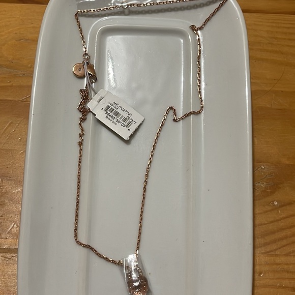 Michael Kors necklace, Rose Gold, heart shaped pendant on 18’ chain - Picture 6 of 8